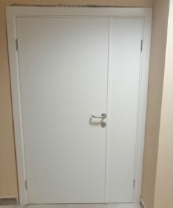 Полуторная пластиковая медицинская белая дверь Aquadoor